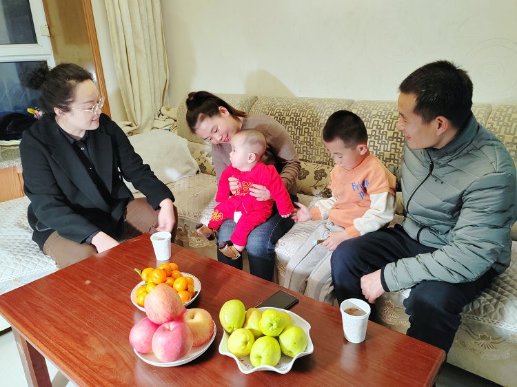 （用）0224 路橋分公司 關(guān)愛(ài)婚育員工 傳遞“娘家”溫情_(kāi)副本.jpg