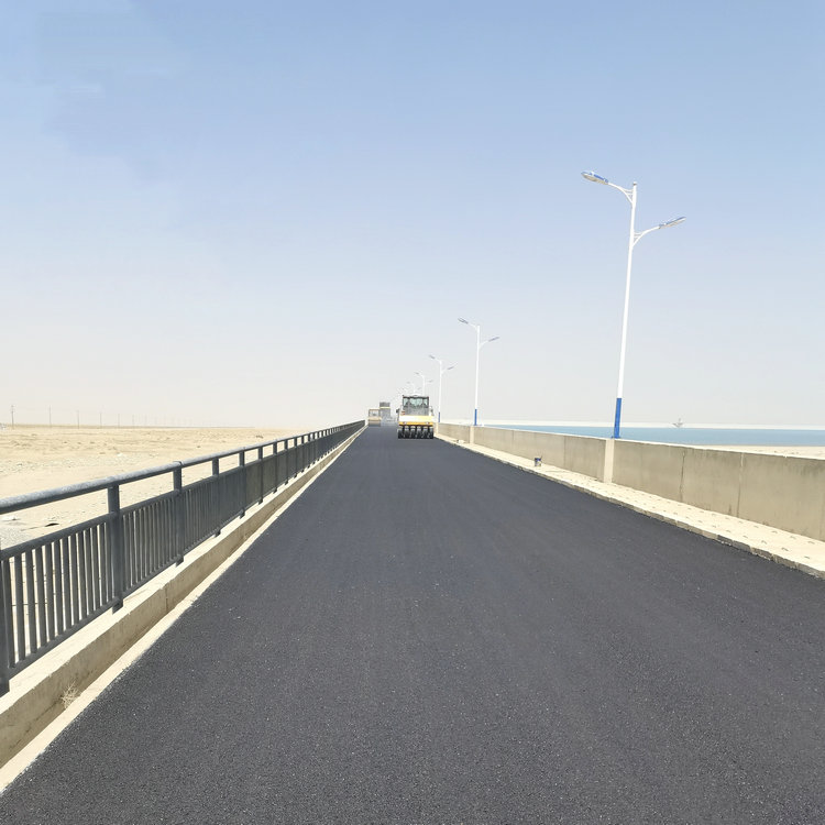 2023.4.8 225團調節池道路鋪油工程如火如荼進(jìn)行中1_副本.jpg