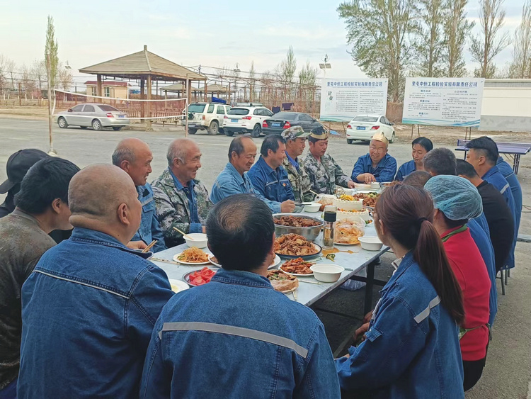 0424北方集團三利公司設備管理站   快樂(lè )相伴 溫暖同行 (1)_副本.jpg